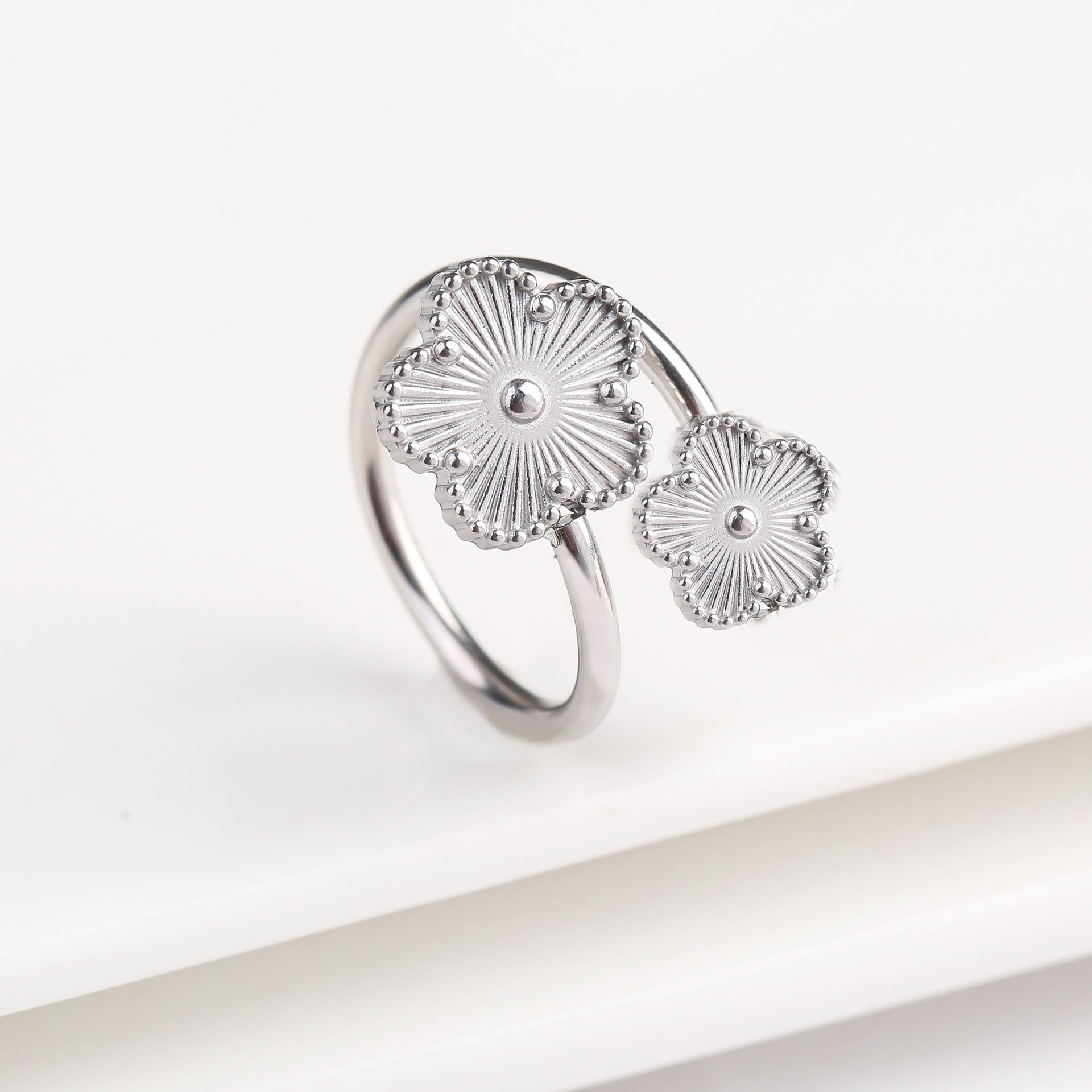 Titanium Steel Double Five-leaf Flower Ring Lucky Live Ring