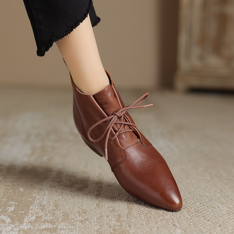 Versatile Casual Ankle Boots With A Round Toe And Flat Sole In A Vintage Style