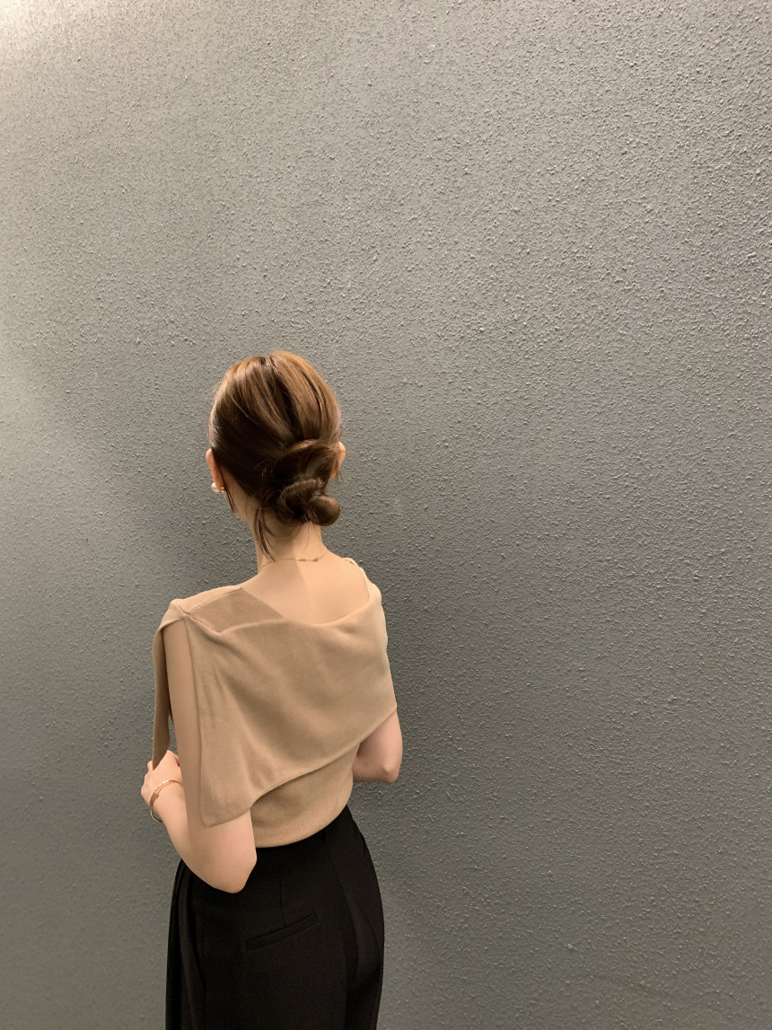 Striped Designer-Style Knitted Top With Side Slit Sleeveless 37 bf931143 a5f8 4594 8258 01caefd34a4b