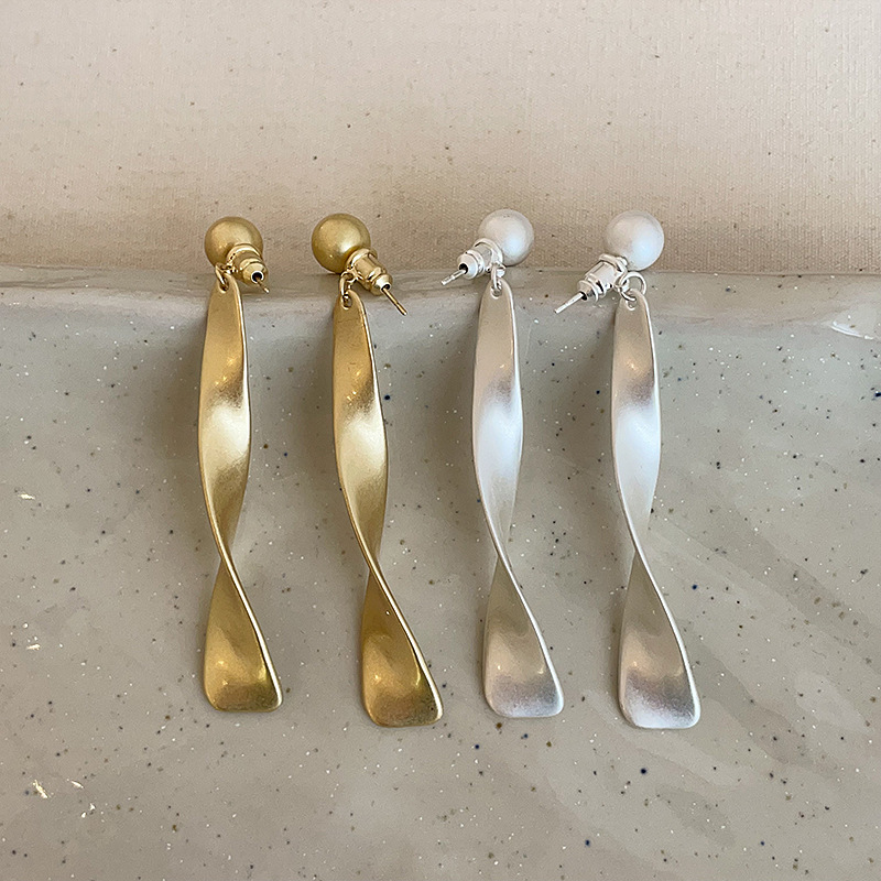 One Style For Dual-wear Corrugated Ribbon Matte Stud Earrings For Women