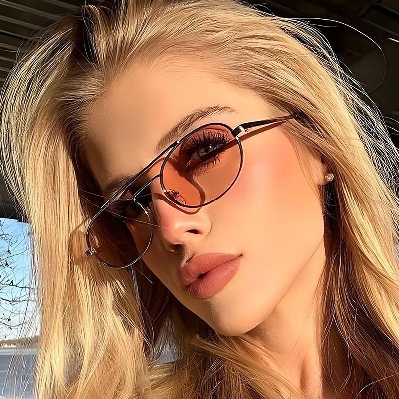 Retro oval sunglasses C1 black frame gray lenses, model wearing side view