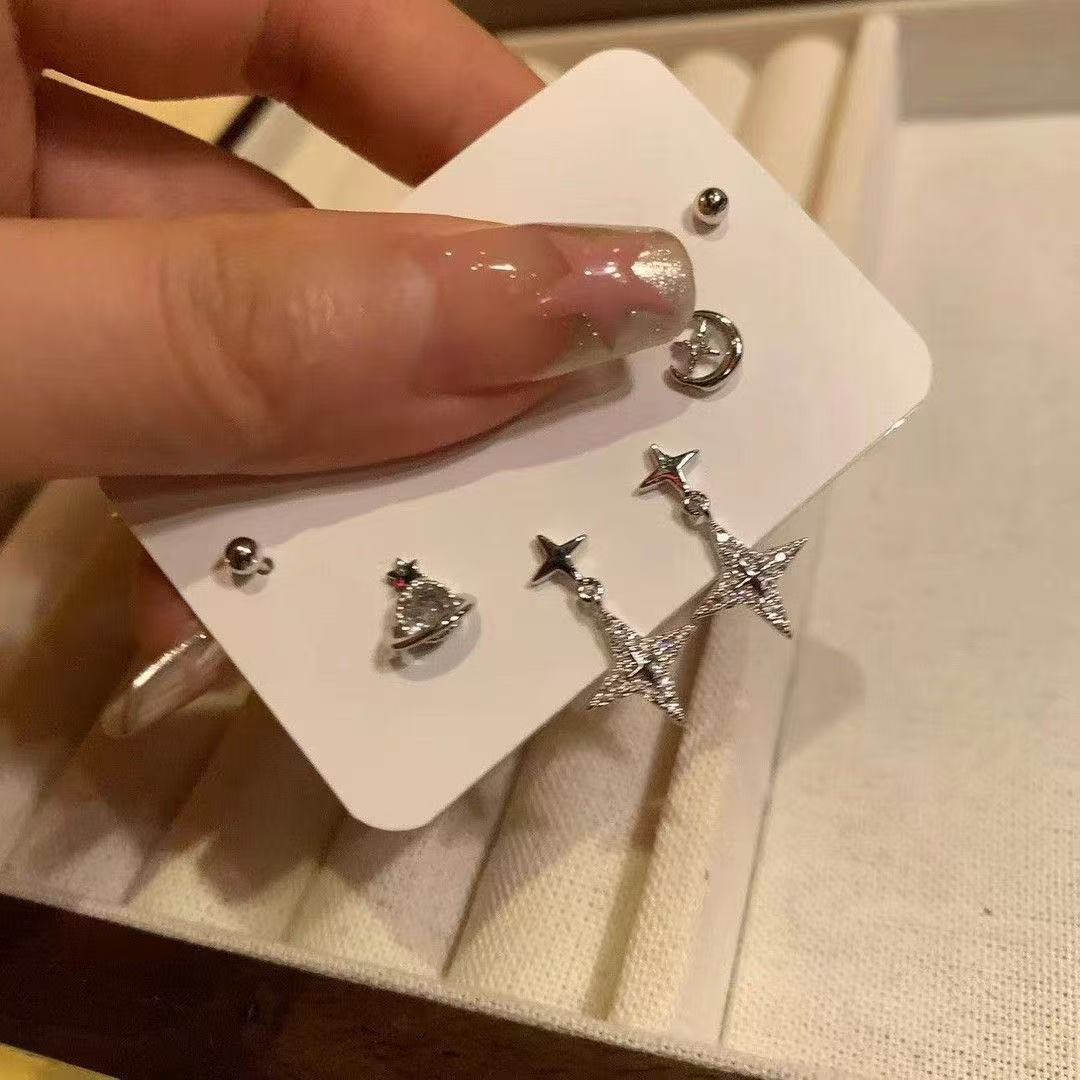 Fashionable Minimalist And Elegant Earrings With A Touch Of Light Luxury For The Discerning Few