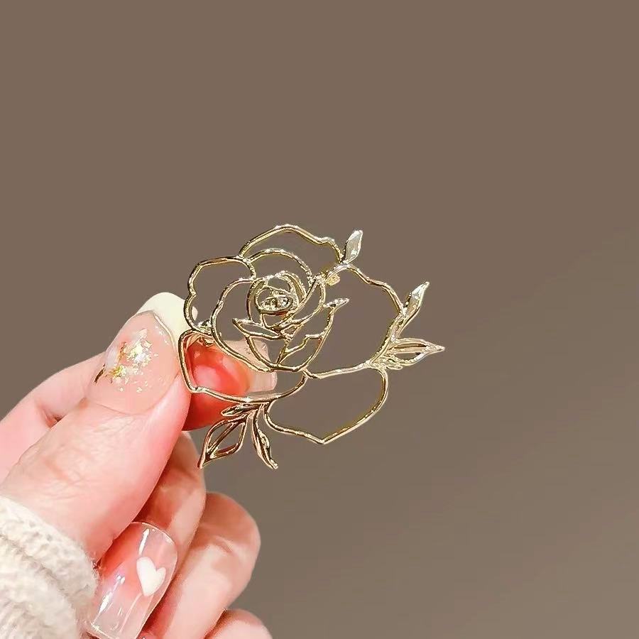Women's Hollow Rose Brooch Niche Design