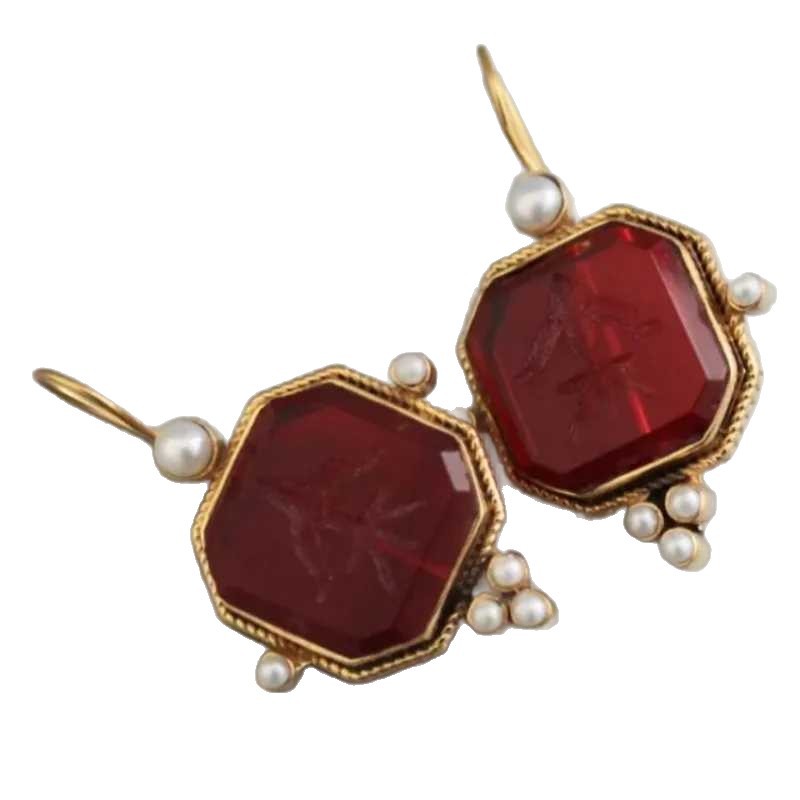 Retro-style Fashion Earrings For Women In Europe And The US