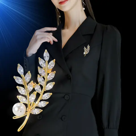 High-grade Leaf Pearl Brooch for Women