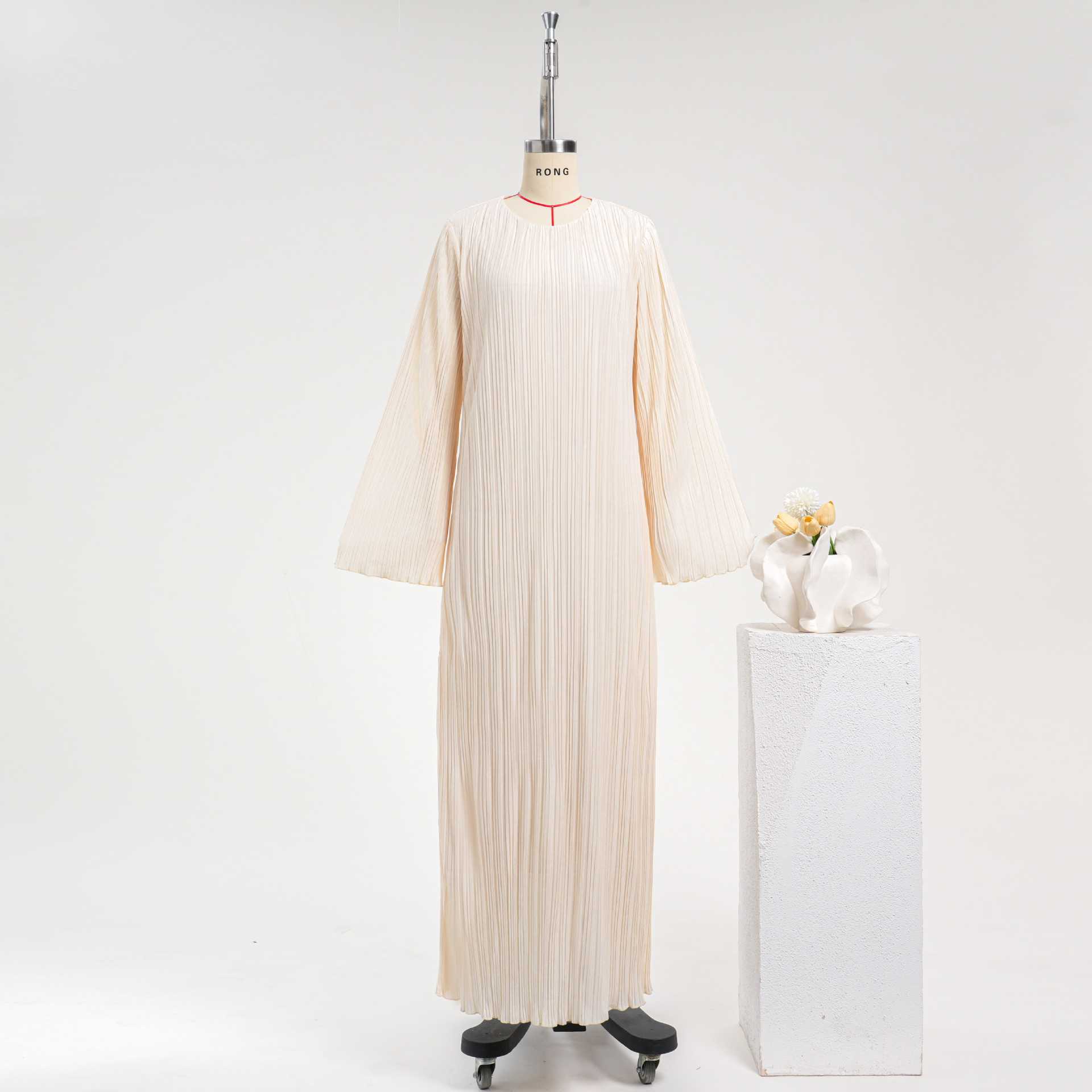 Women's Casual Solid Color Round-neck Flared Sleeves Pleated Robe Skirt