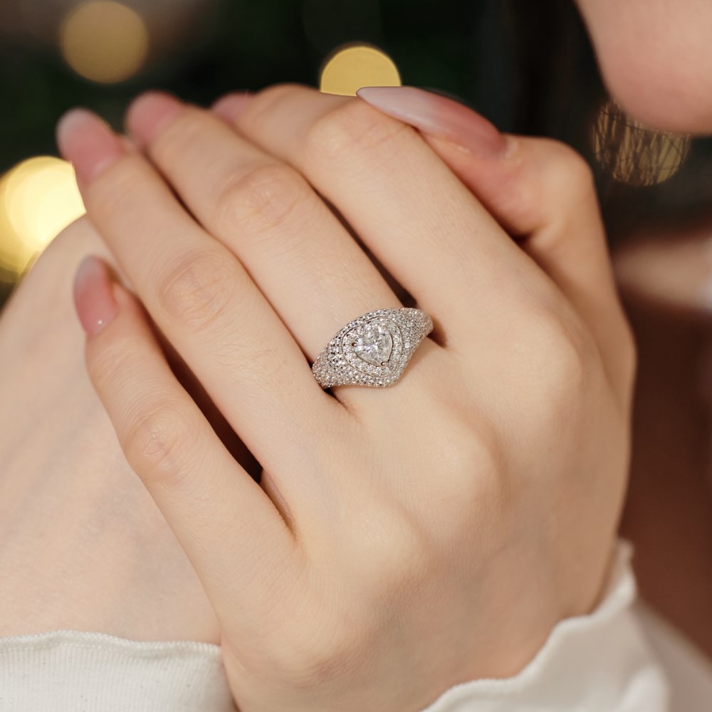 Wedding Style S925 Sterling Silver Ring Female Delicate Heart Full Zirconium Inlaid Holiday Ring