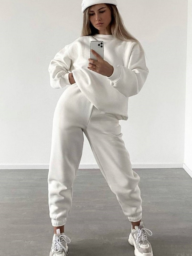 Women's loose-fit crewneck sweatshirt set in gray – front view