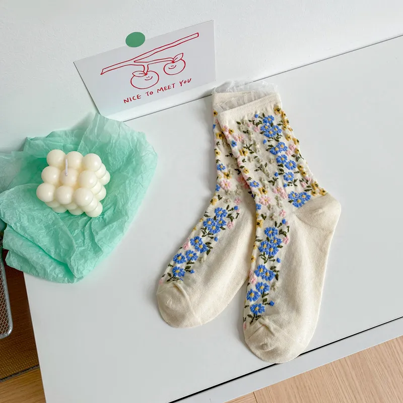 Ethnic Style Retro Embossed Jacquard Mid Tube Cotton Women's Socks - White