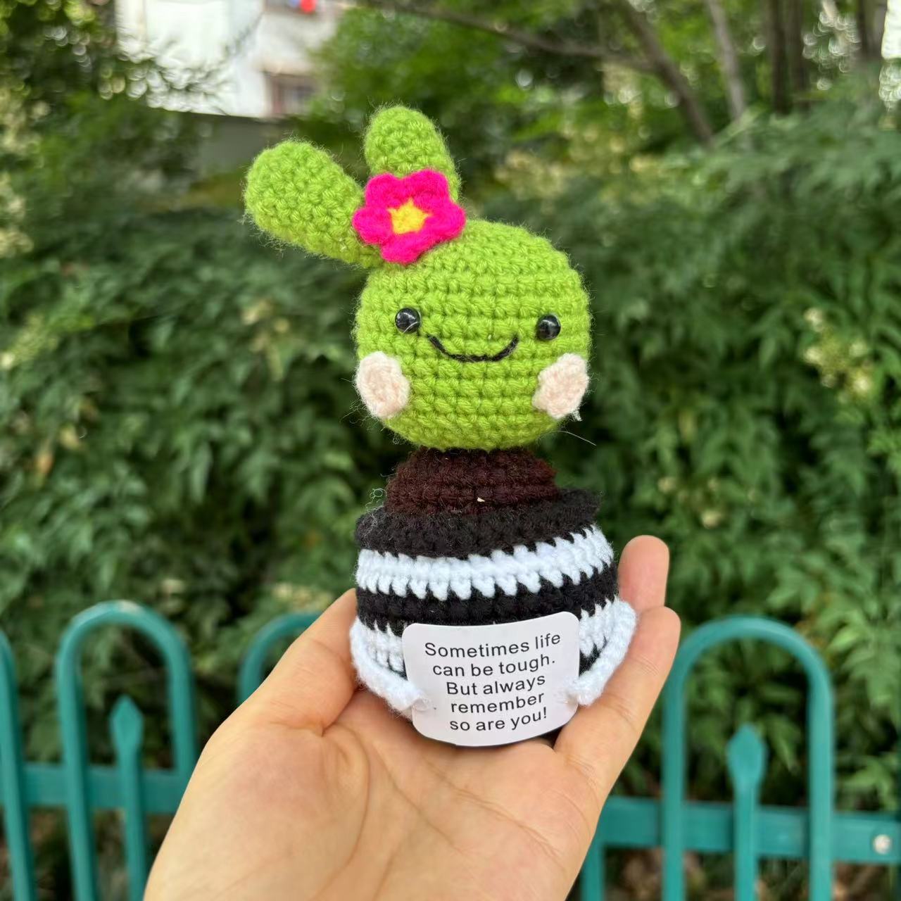 Title 4, Ornements de succulentes crochetées à la main e...