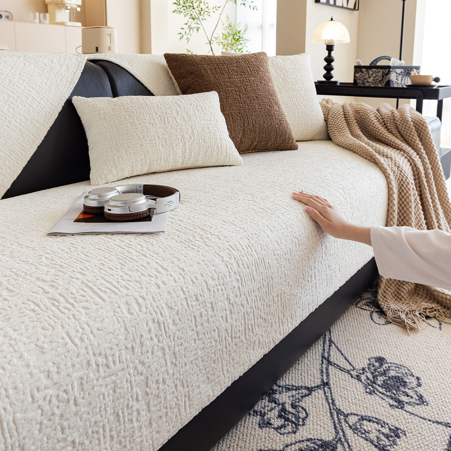 French-style Creamy Shaggy Sofa Cushion New Arrival All-Season