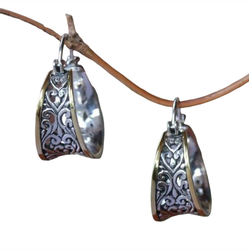 أقراط مسمارية بتصميم هندسي مجوف بأسلوب رجعي مبتكر