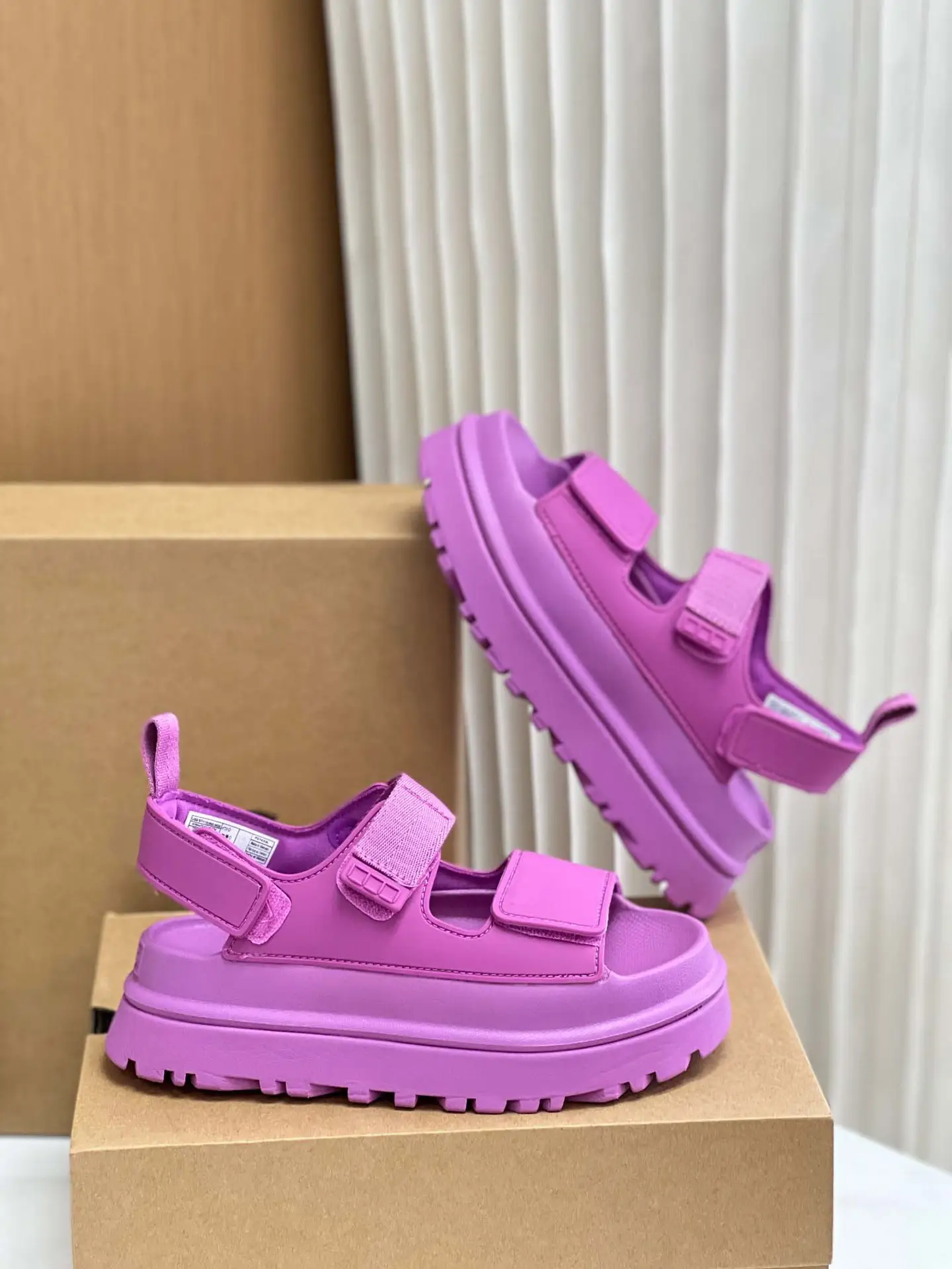 Women's Summer Flat Casual And Comfortable Thick Bottom Velcro Fashion Sandals