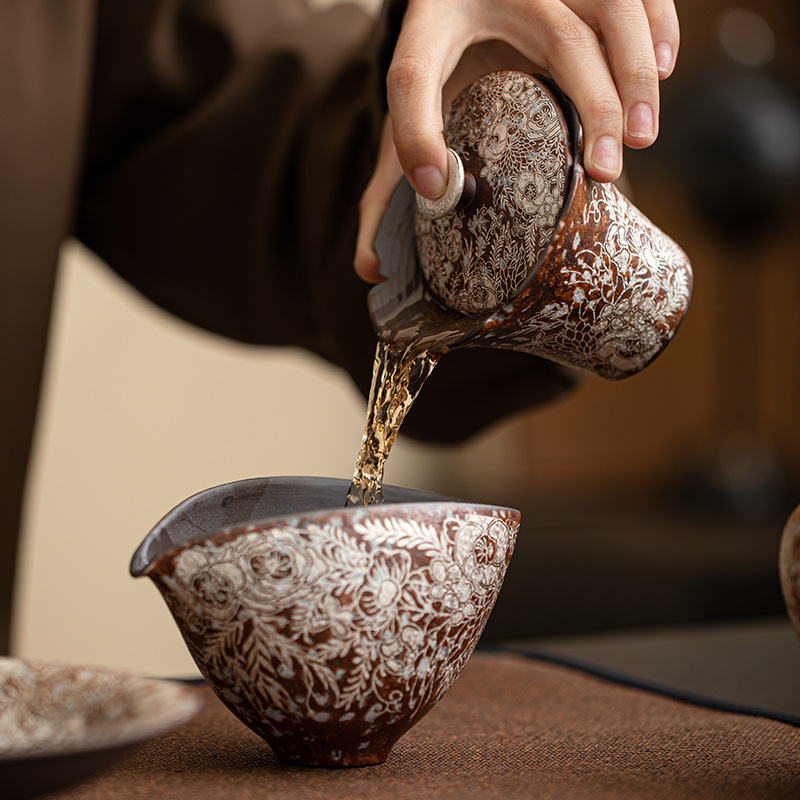 طاجن فم مزخرف بزهور مطلية بالفضة من السيراميك - زوج فقط