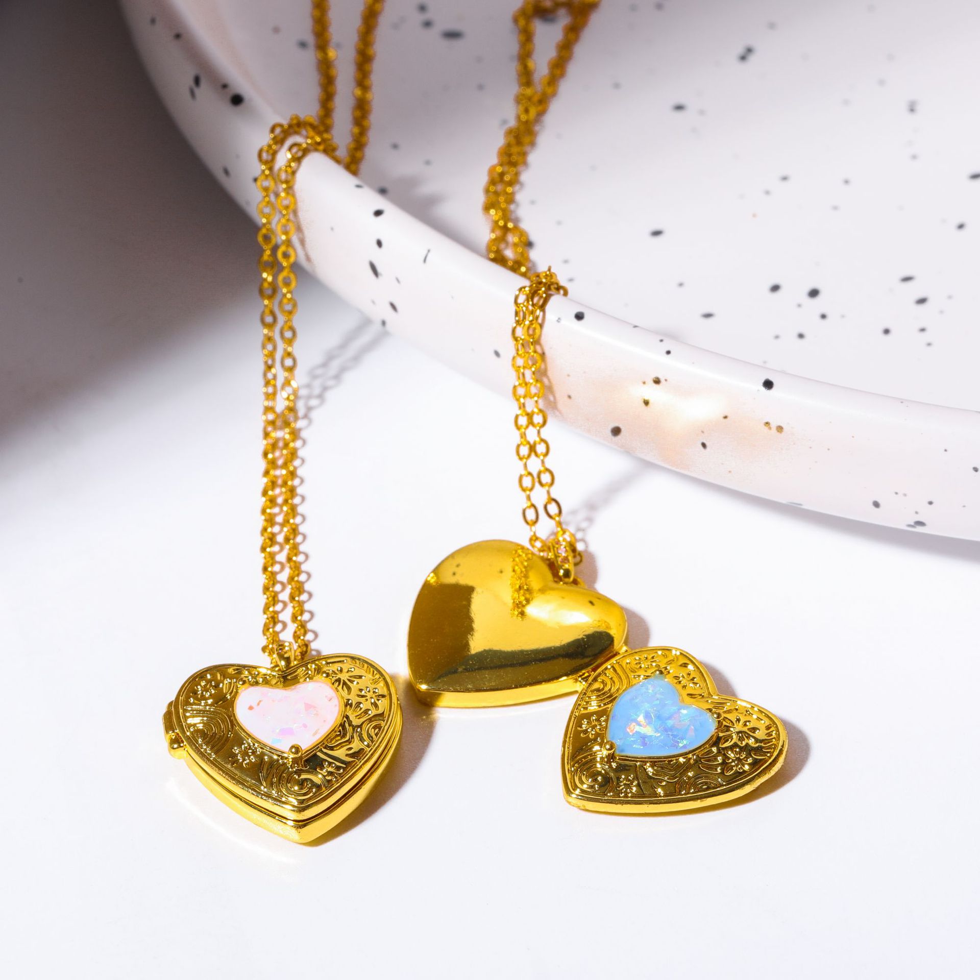 Special-interest Design Heart Photo Box Necklace
