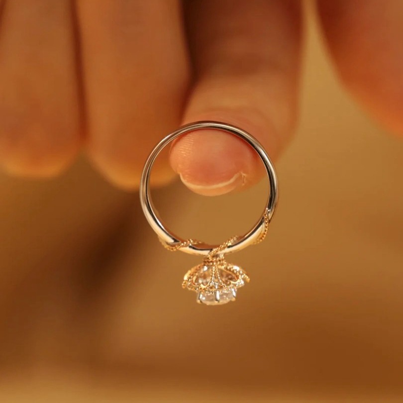 Two-tone Ribbon Moissanite Ring Women