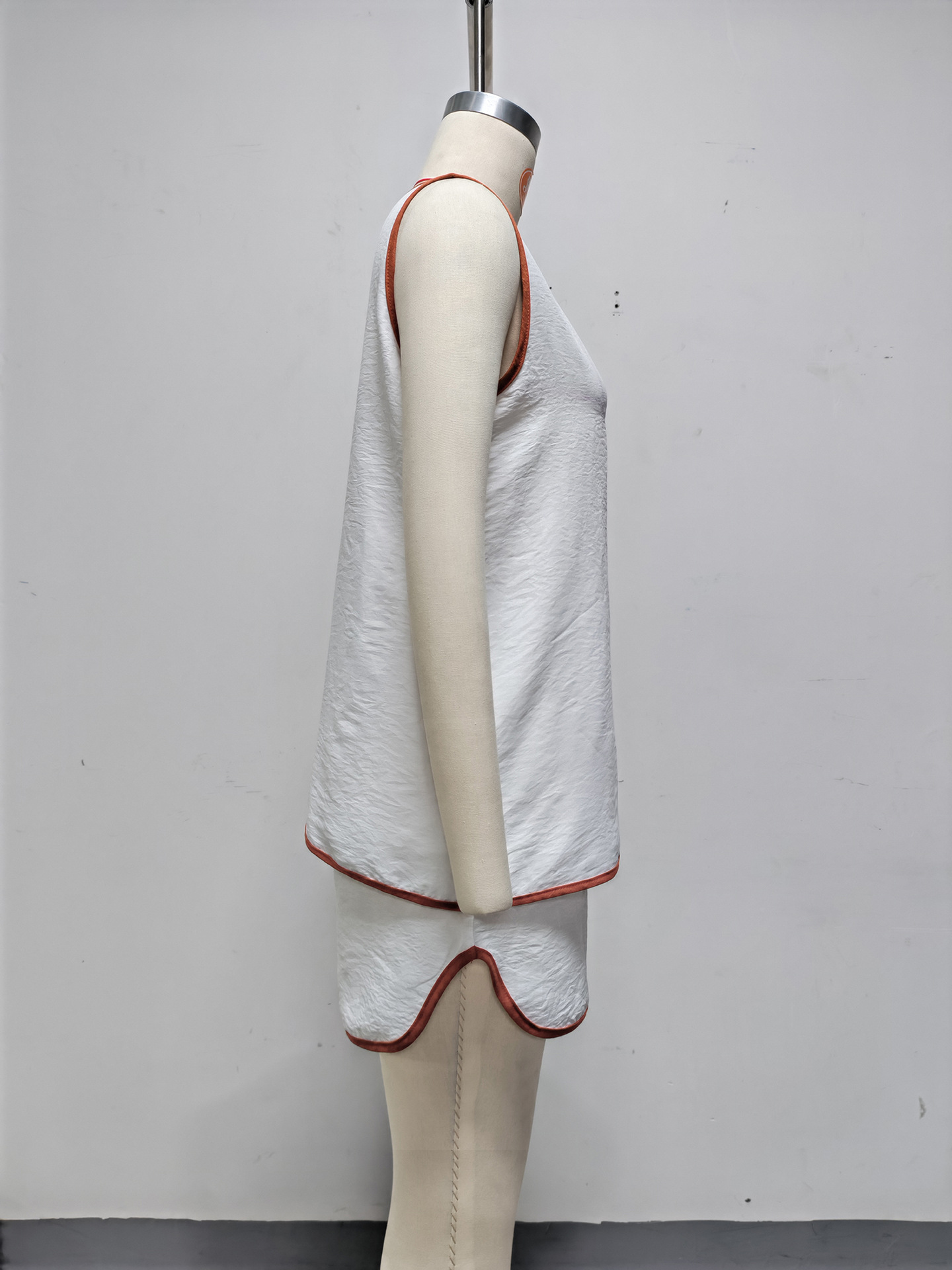 Women's deep V-neck tank top and shorts set in white – side view