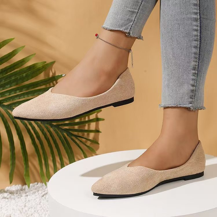 Women's suede flat shoes quality detail