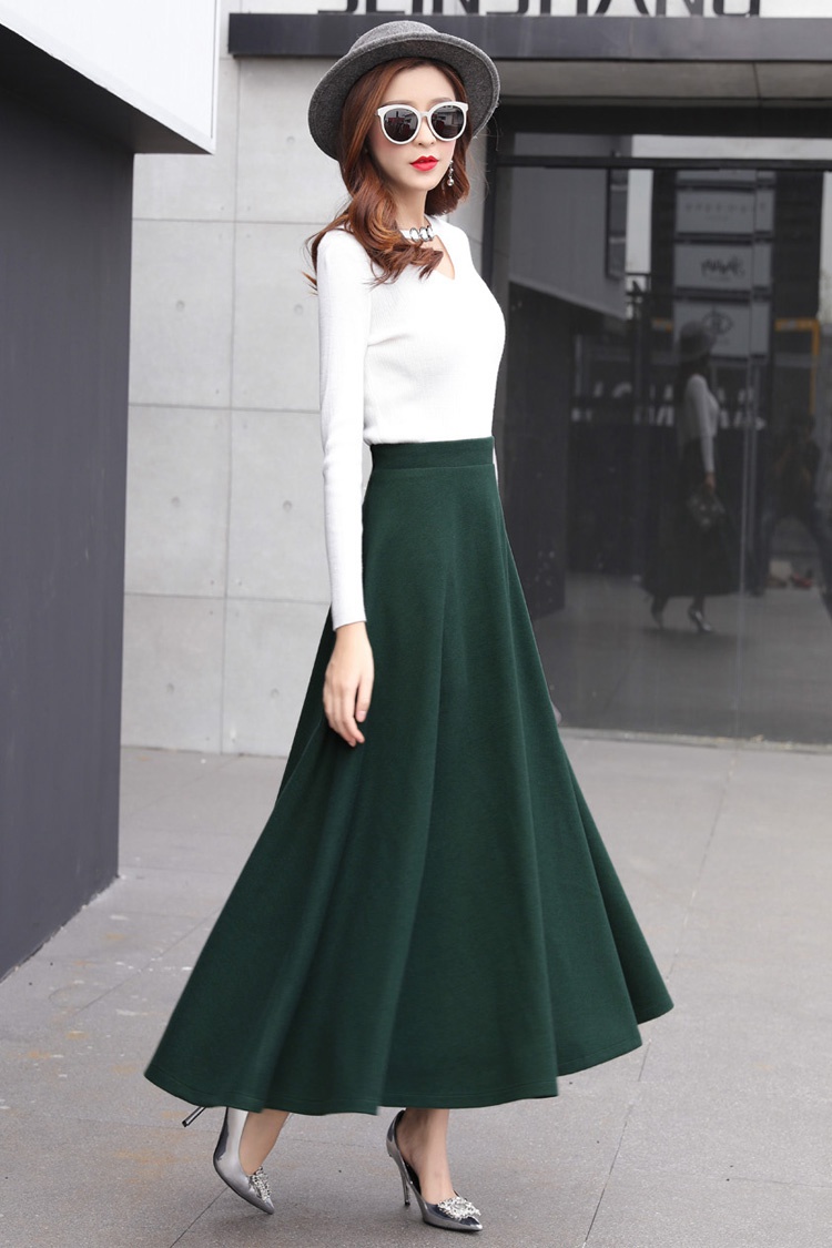 Title 32, Thick woolen skirt for women. Provides warmth a...