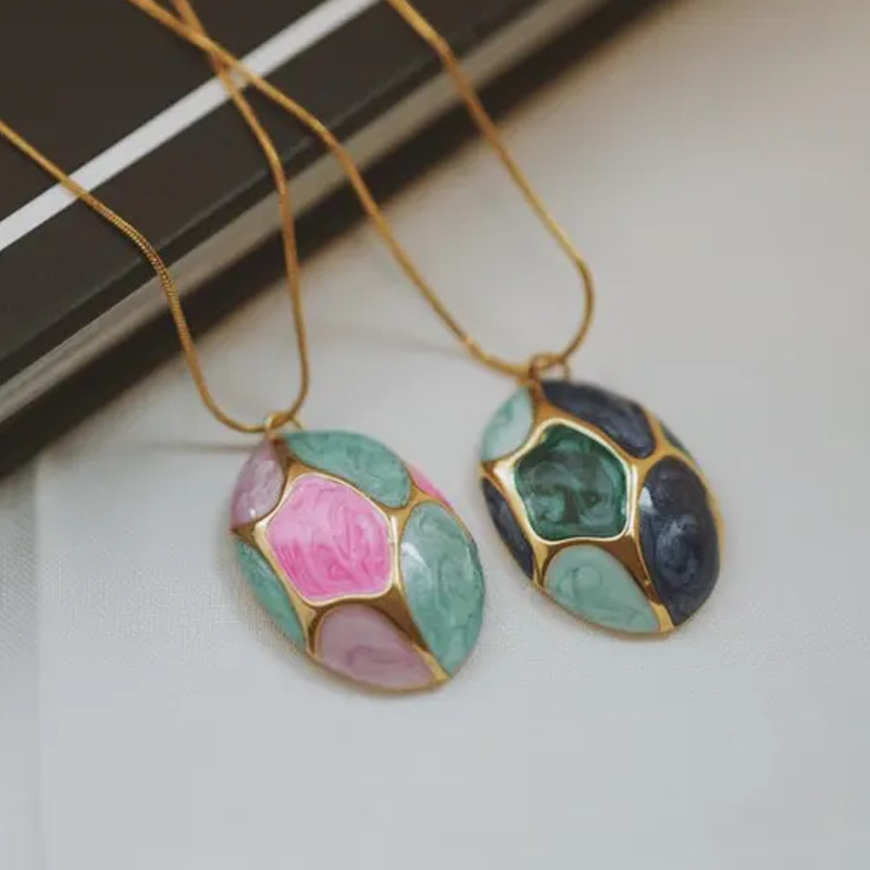 18k Gold-plated Clavicle Chain With A Stainless Steel Oil-drop Oval Pendant