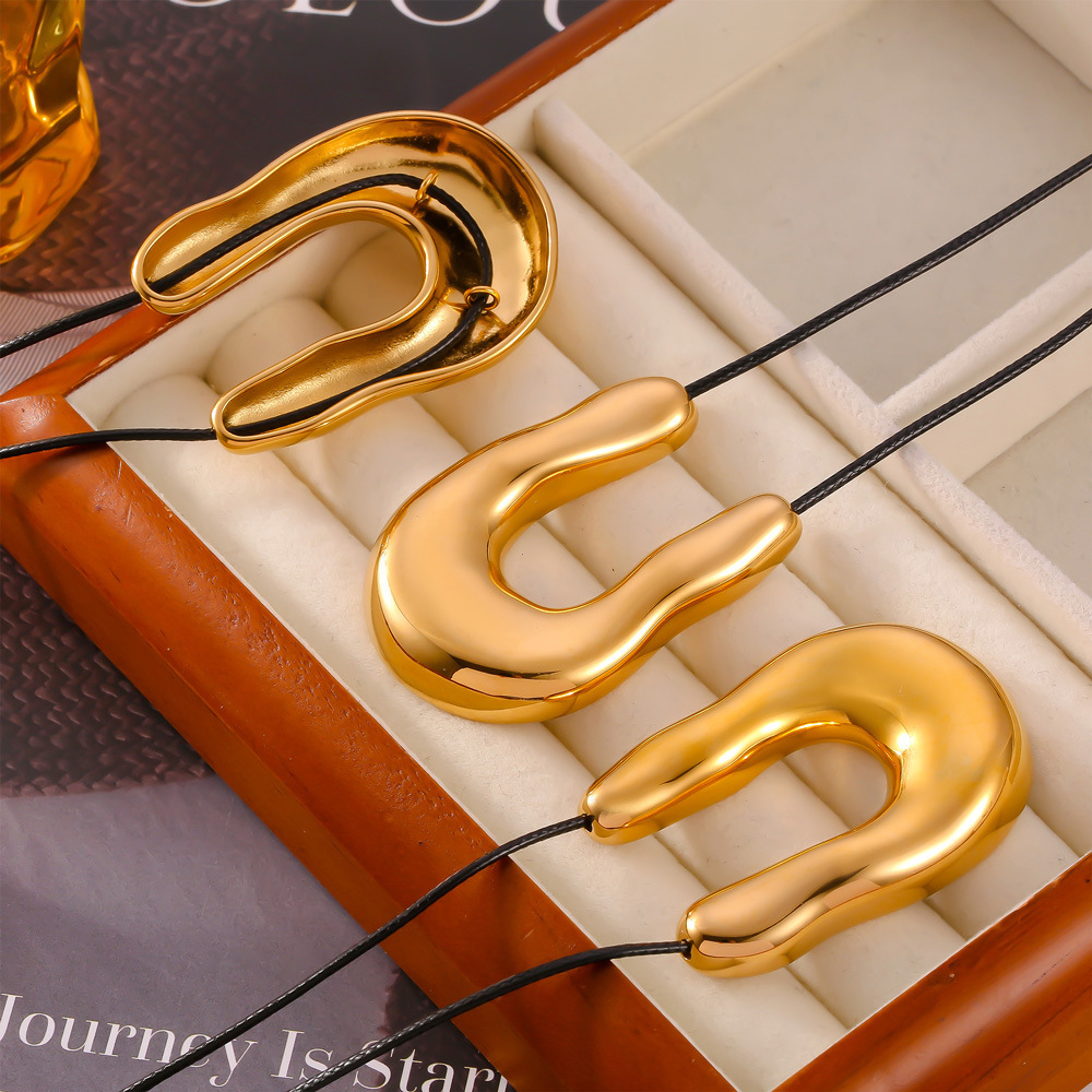Ins Style U-shaped Horseshoe Shaped Pendant