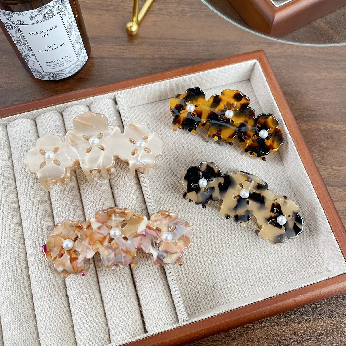 Beautiful Clover Acetate Grip Pearl Dopamine Temperament