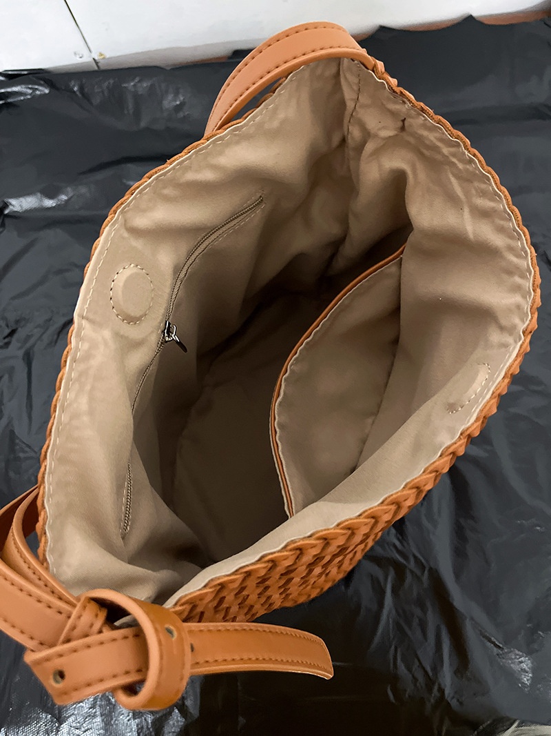 Sac seau tressé en cuir véritable - vue 6