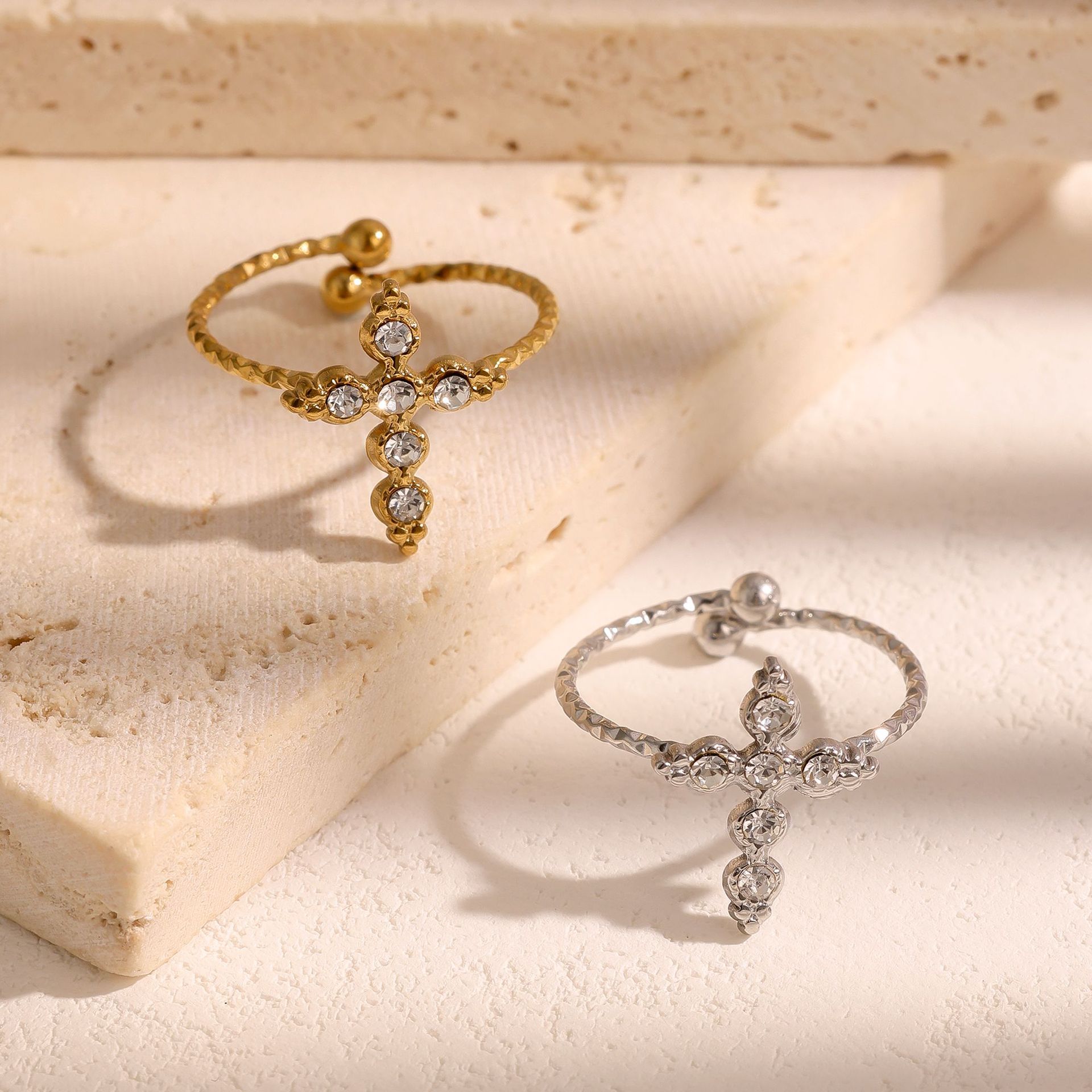 Inel de zirconiu cubic din oțel inoxidabil - bijuterii de modă cu bandă deschisă reglabilă pentru femei, cadou elegant fără ornament