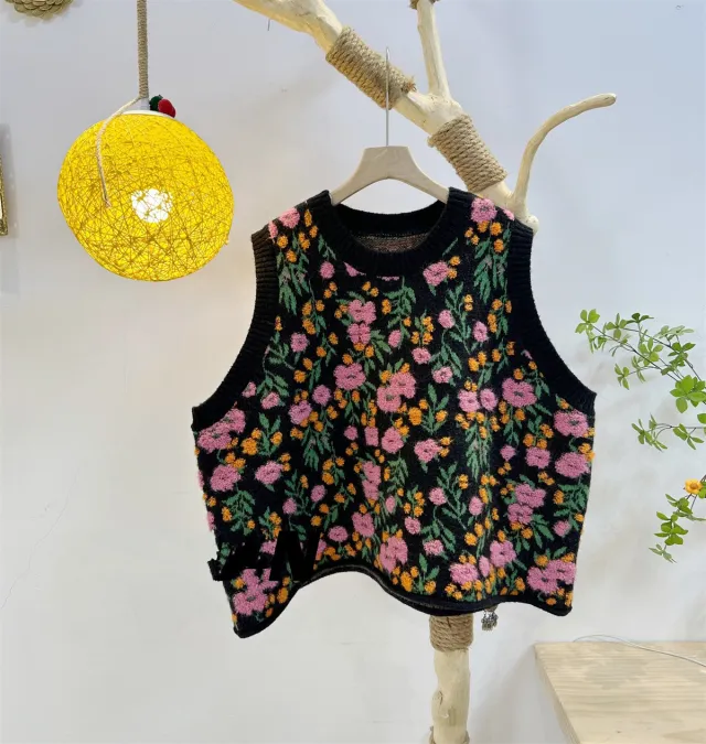 Women's Sleeveless Three dimensional Floral Knitted Vest Black - Shop at LoveMi