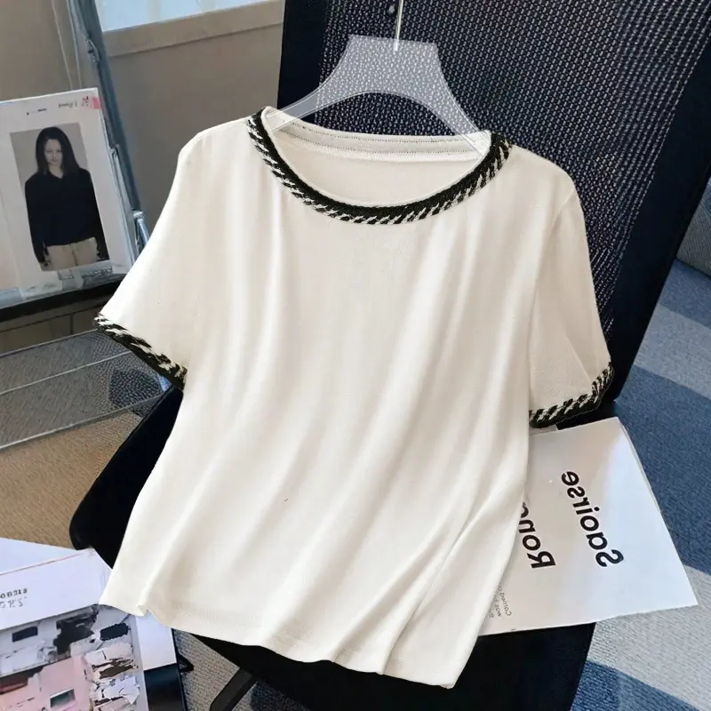 White T-shirt With A Round Neck New-style