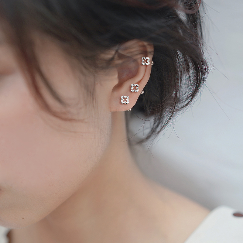 Fashion Diamond Four-Leaf Clover Hollow Ear Stud