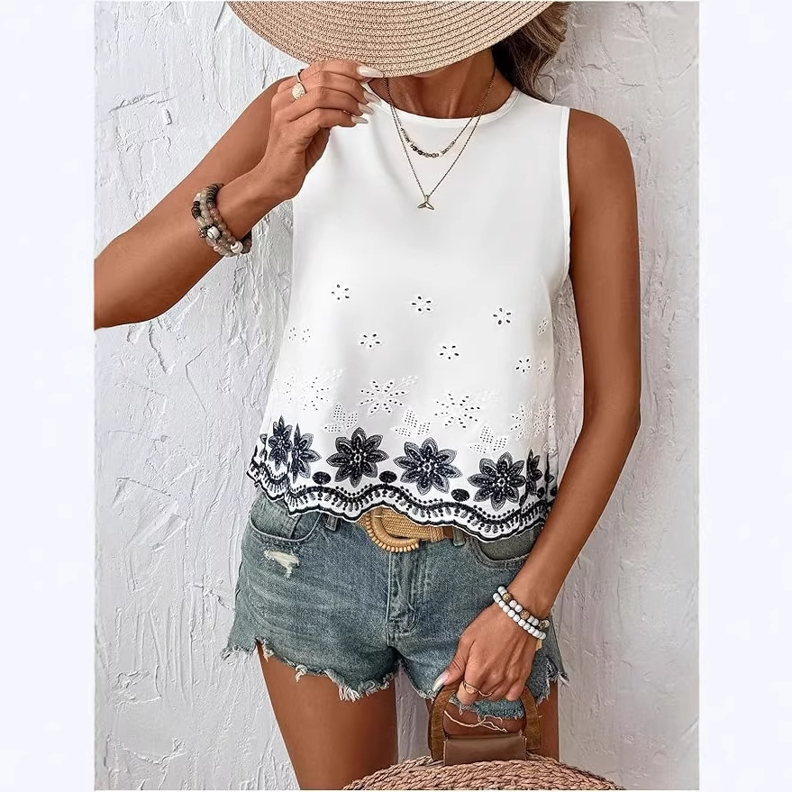 Elegant Embroidered Sleeveless Top With Fan-Shaped Lace thumbnail 3