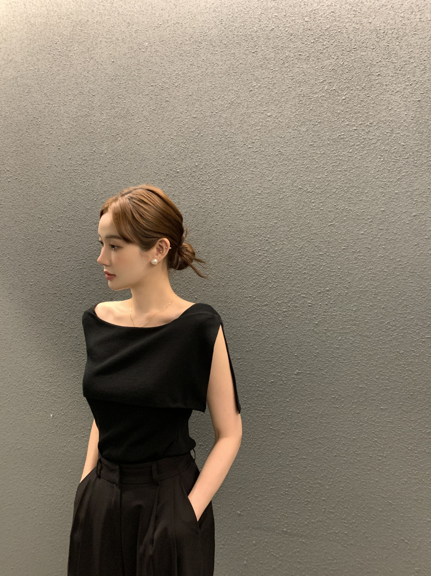 Striped Designer-Style Knitted Top With Side Slit Sleeveless 24 c4c541ea a488 4d0b b515 298ca00791ee