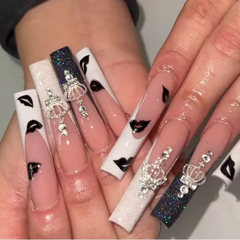 Black And White Lip Print Crown Nail