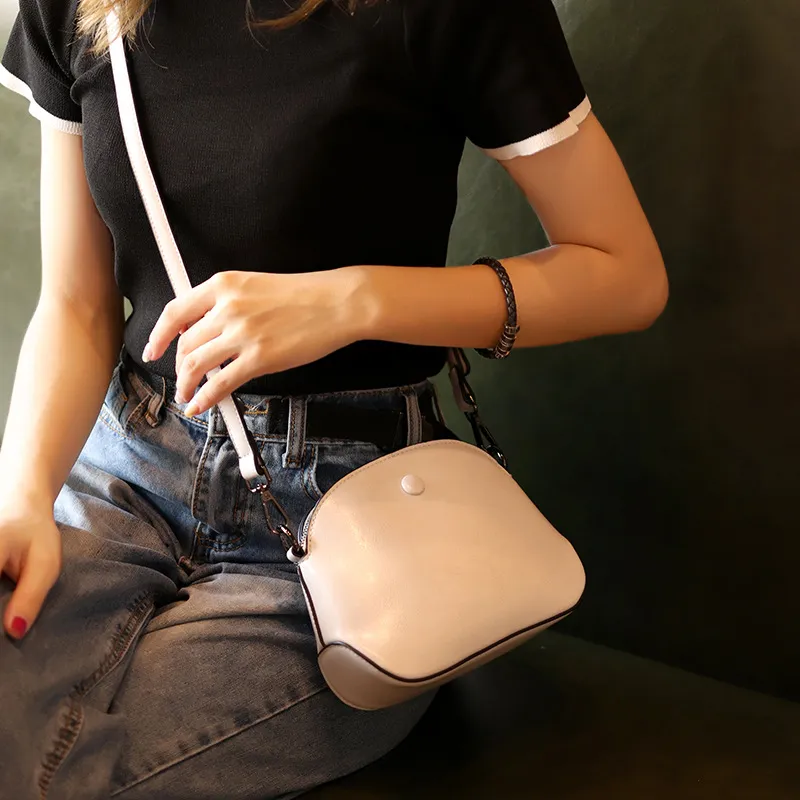 Niche Female Leather One-shoulder Crossbody Bag - White