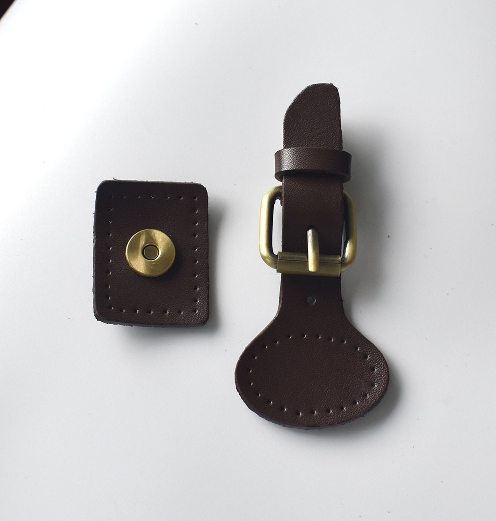 Title 3, Leather Accessories Oval Leather Hook