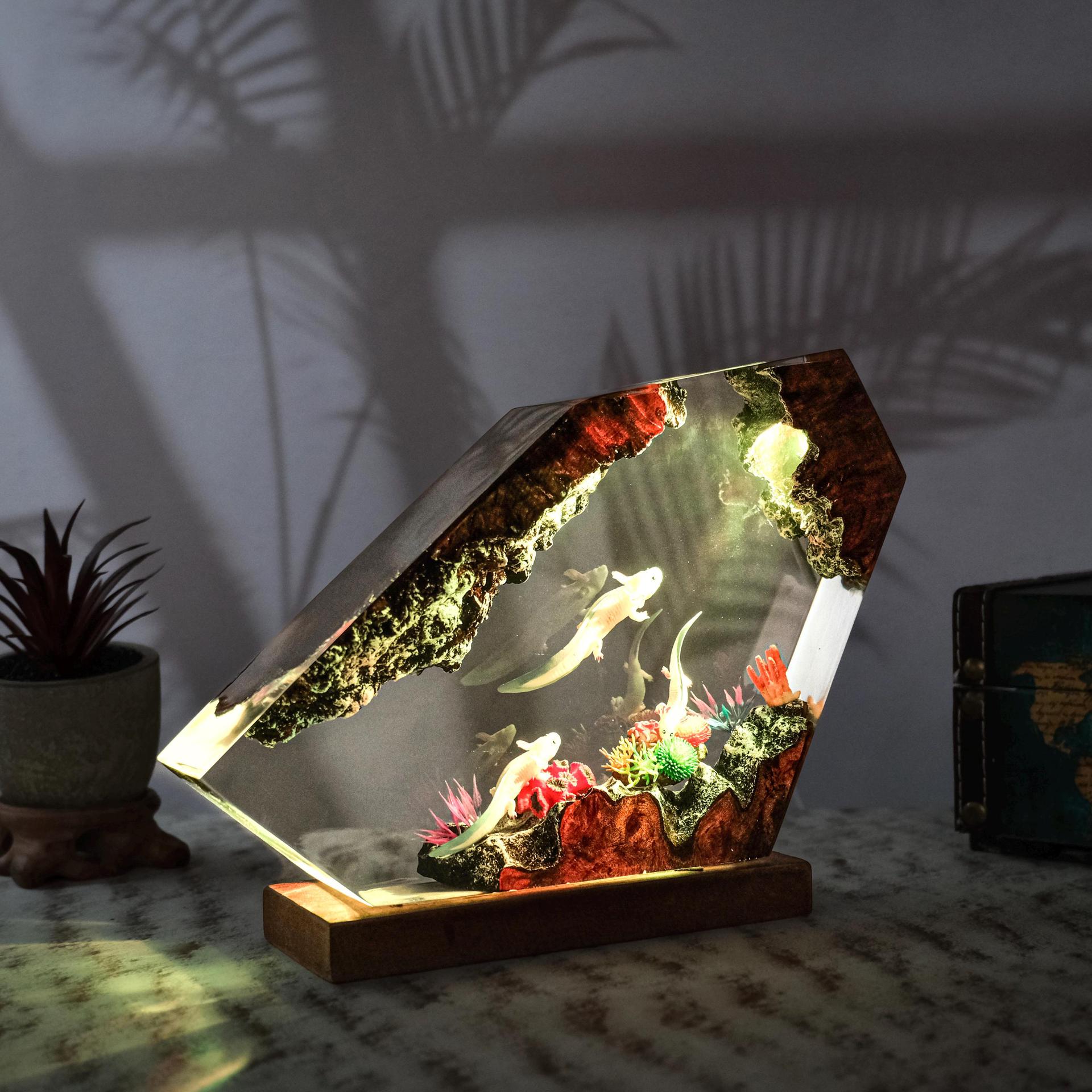 Salamander Shape Resin Table Lamp, picture 4 of 6