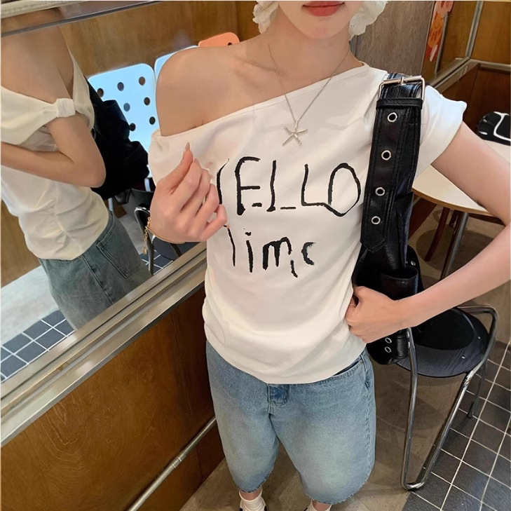 Sweet-and-spicy Off-shoulder Twist-front Short-sleeve T-shirt