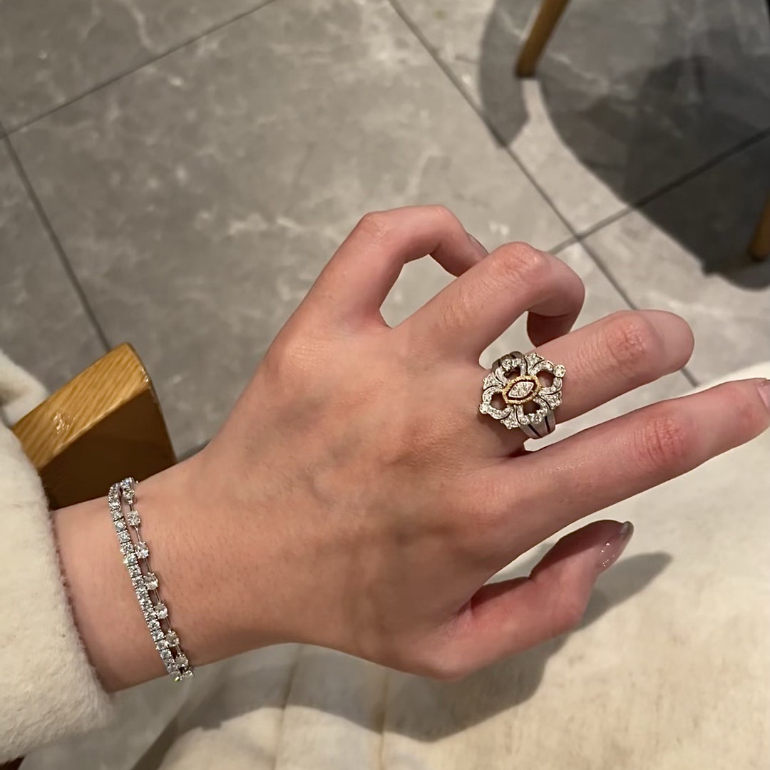 European And American High-grade Bucky Style Silver Lace Hollow Jeweled Ring