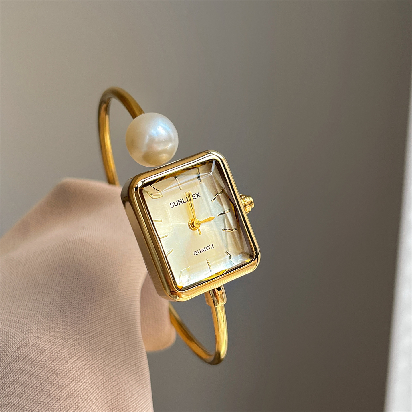 https://cf.cjdropshipping.com/quick/product/c719c4cf-44f3-4f10-9332-f532df151d6f.jpg