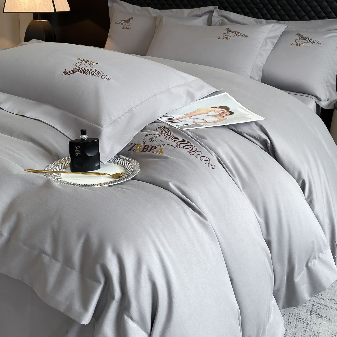 Light Luxury Autumn And Winter Thickening Light Brushed Four-piece Bedding Set