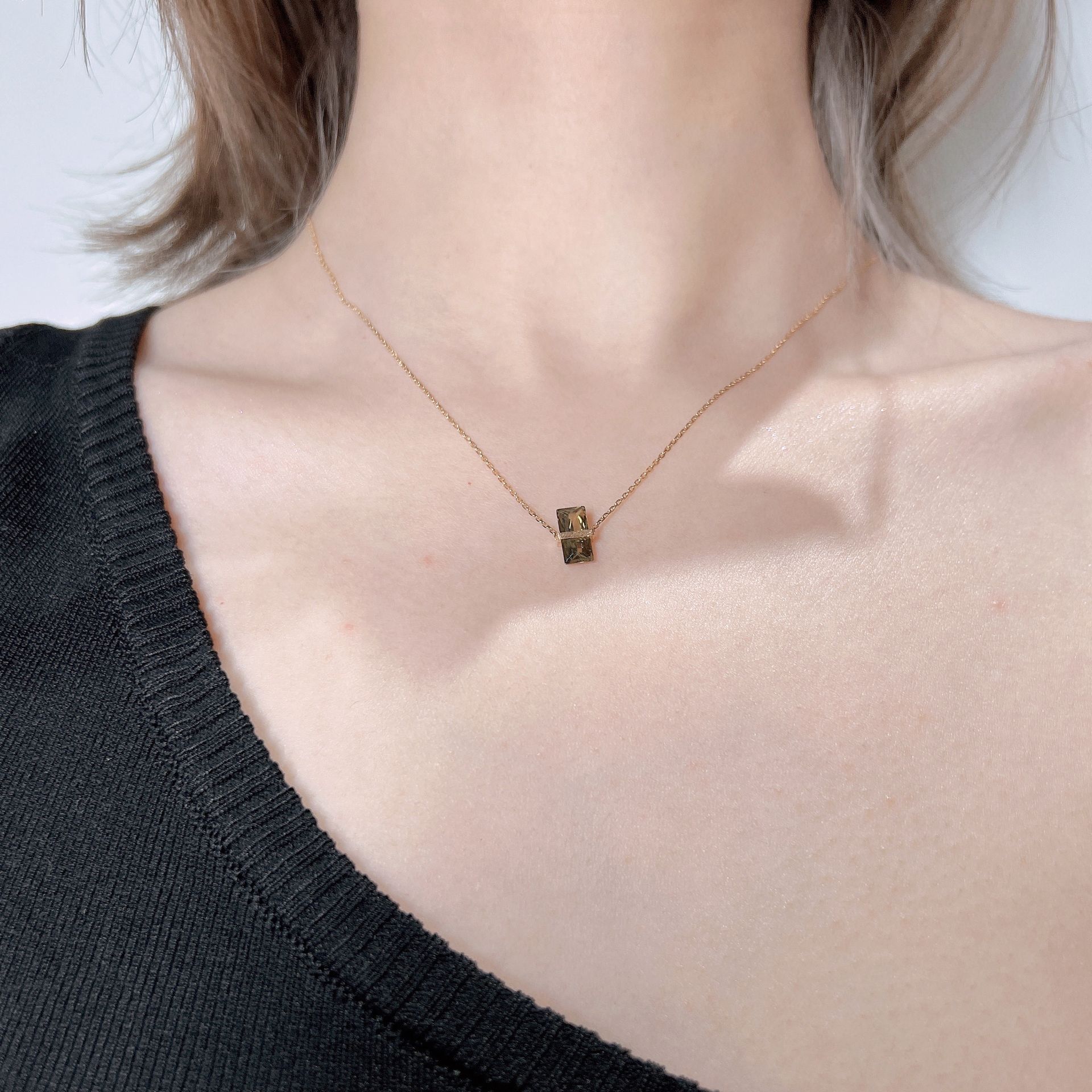 High-end Design Sense Special Interest Light Luxury Elegant Small Waist Olive Green Zircon Necklace For Women
