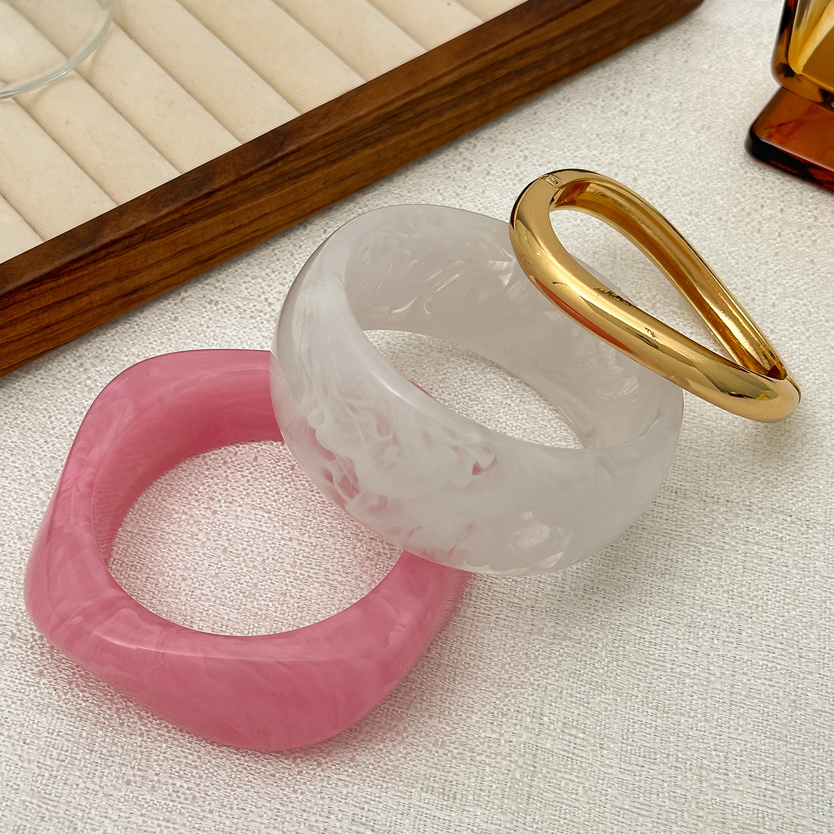 Ombre-textured Acrylic Wide Bracelet For Women