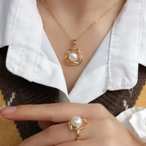 Simple and Exquisite Freshwater Pearl Necklace Suit