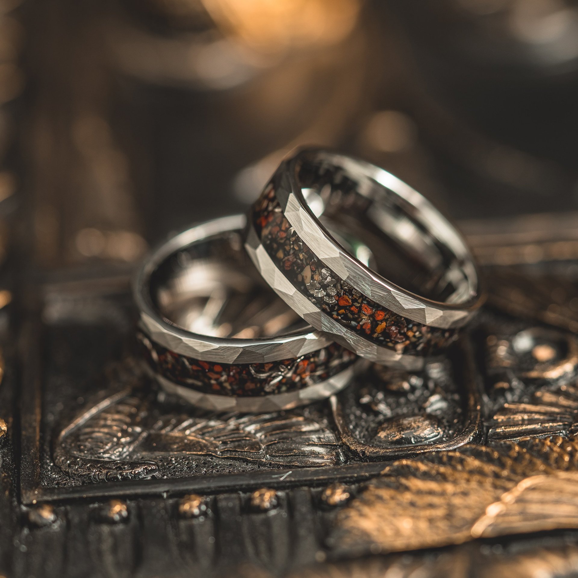 8mm Tungsten Steel Flat Edge Hammer Pattern Inlaid Broken Meteorite Tungsten Gold Ring
