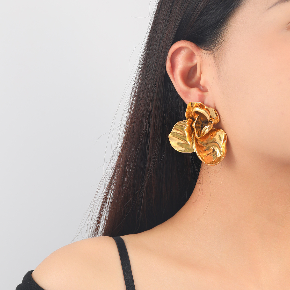 Women's Retro Affordable Luxury-style Alloy Three-dimensional Flower Earrings