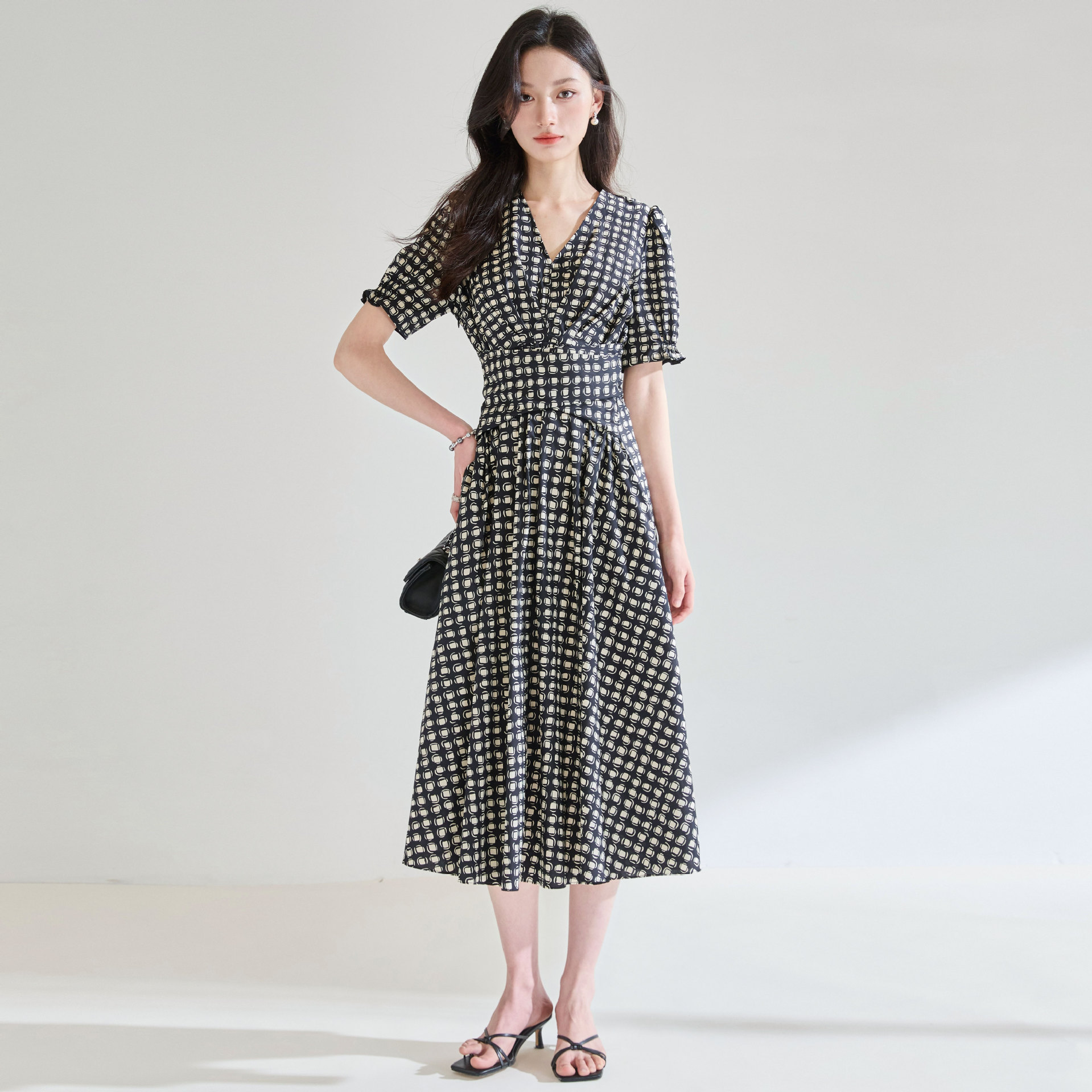 Black And White Lattice Pattern V-neck Lace Up Waist Slimming Cotton A- Line Mid-length Dress