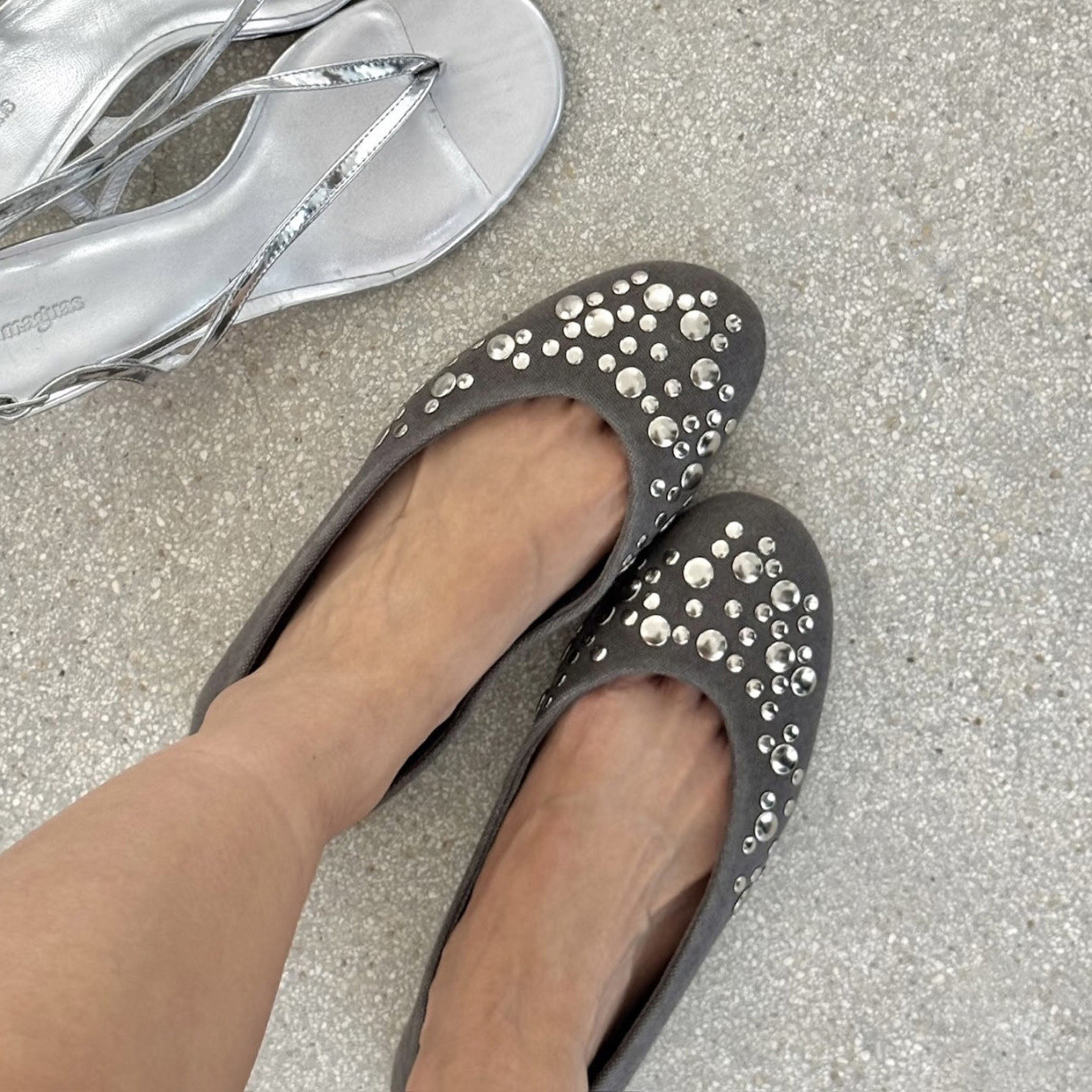 Womens Retro Rivet Round-Toe Ballet Flats