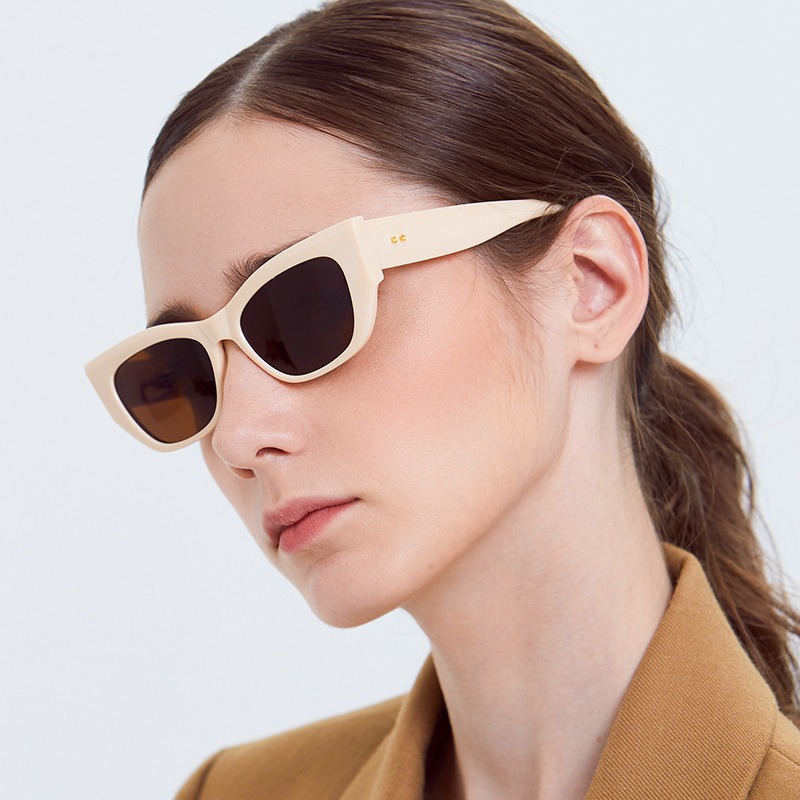Women's Retro Trendy Fashionable Sunglasses - Image 4