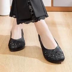 Mom Middle-aged And Elderly Comfortable Embroidered Hollow Flat Women's Casual Shoes - Red - View 1